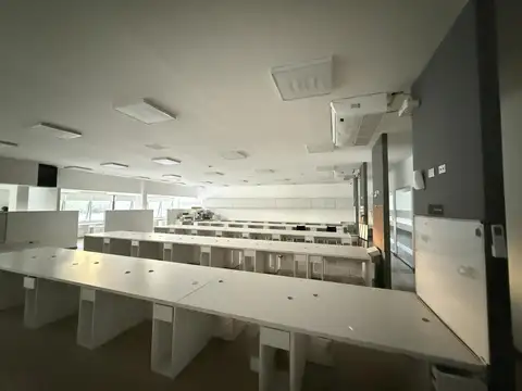 Oficina en Alquiler con 17 cocheras