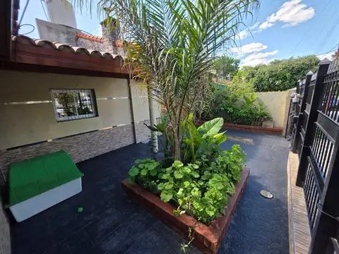 VENTA CASA 4 AMBIENTES CIUDAD EVITA PILETA Y SUM