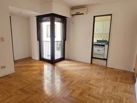 Departamento en alquiler  Frente a la plaza  de villa del parque