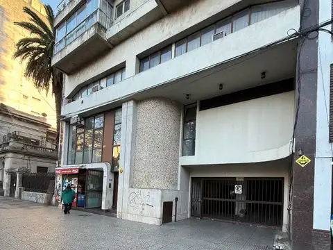 Avenida Pellegrini 700, Piso -1