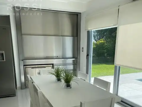 Casa 4 ambientes con 3 baños