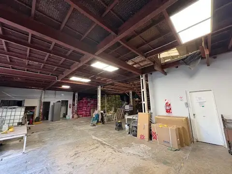 Galpón, deposito en Venta 760m2, oficinas entrada individual