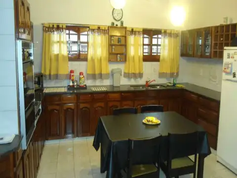 Casa 3 ambientes con 2 baños
