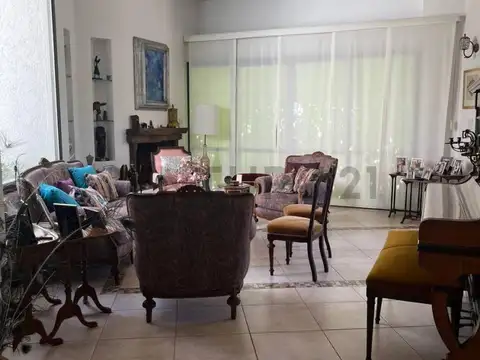 Casa en Venta con 4 cocheras