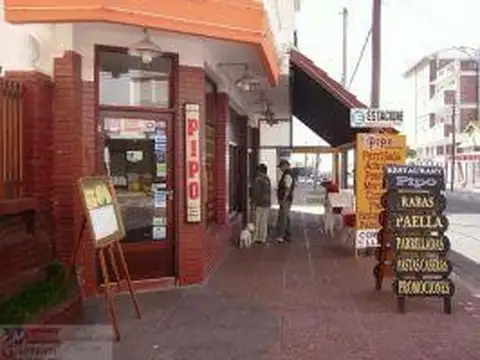 VENTA EN BLOCK - LOCAL RESTAURANTE + DOS DEPARTAMENTOS