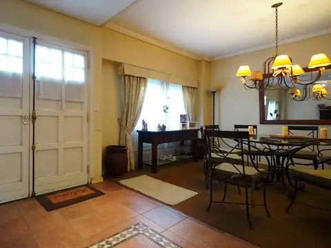 Casa 5 ambientes con 3 baños