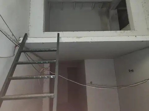 Tucuman  al 400 - Casa Galpón con Garage