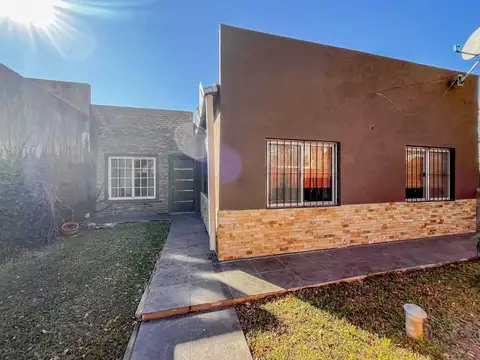 Casa en Venta con 2 cocheras