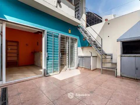 Casa de 2 dormitorios con Patio, Quincho y Cochera