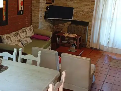 Casa 3 ambientes con 2 baños
