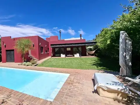 Casa en Alquiler en Neuquen, USD 3.800