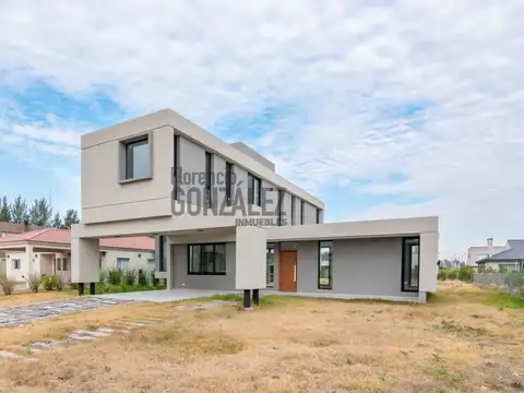 HERMOSA CASA SOBRE LOTE DE 700 M2