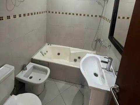 Depto Tipo Casa en Alquiler en Parque Chacabuco, $ 800.000