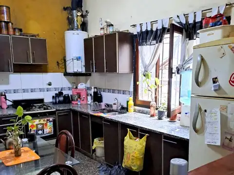 VENTA DE LOCAL CON VIVIENDA EN VILLA BALLESTER