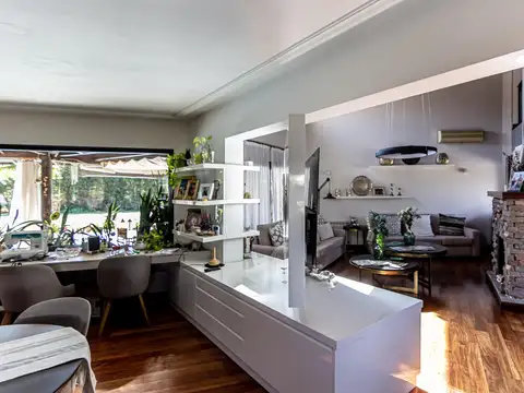 Casa 5 ambientes con 4 baños