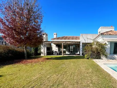 VENTA CASA 4 AMB, JARDIN, PILETA en EL CANTÓN, PUERTO. ESCOBAR, GBA NORTE