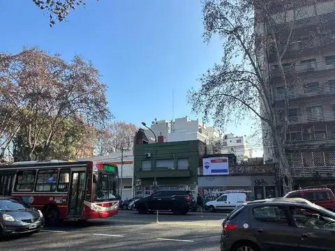 Avenida Juan Bautista Justo 700