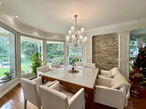 Casa 7 ambientes con 5 baños