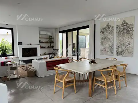 Casa en Alquiler en El Cantón - Barrio Golf, USD 1.900