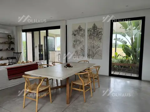 Casa 5 ambientes con 3 baños