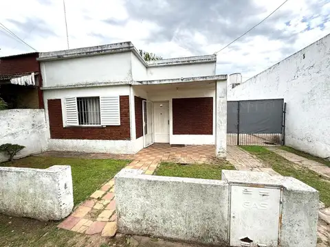 Casa en VENTA 3 ambientes en Luján APTO CREDITO
