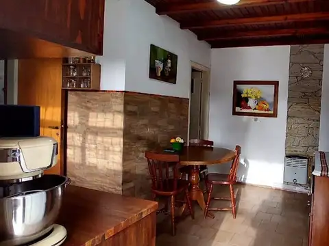 VENTA CASA 3 AMB CON PARQUE,GALPÓN Y LOSA