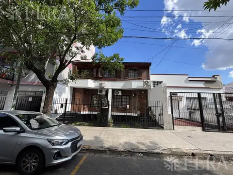 Venta Duplex 4 ambientes con cochera y patio en Floresta