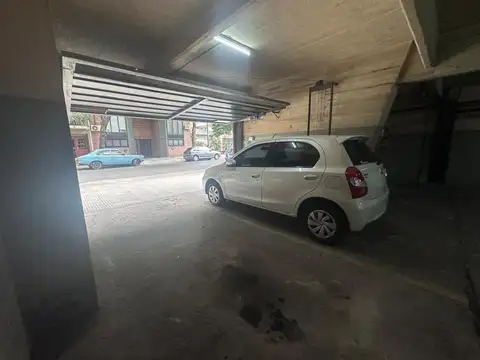 VENTA COCHERA CUBIERTA AL FRENTE PORTON AUTOMATICO