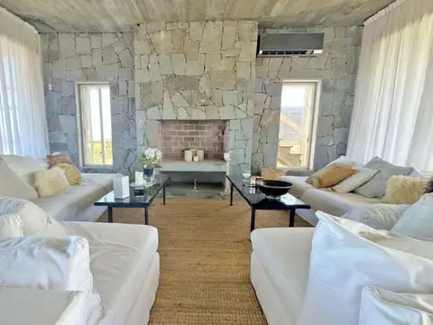 Sobre la arena, en Santa Mónica. José Ignacio. Vista al MAR. Venta Casa Maldonado, Uruguay