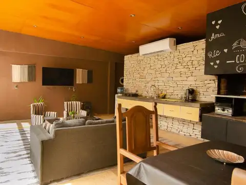 Casa en Venta con 3 cocheras