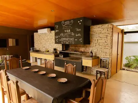Casa 5 ambientes con 4 baños