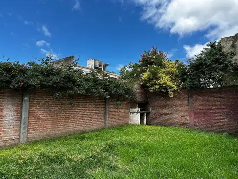 Casa en Alquiler con 1 cochera