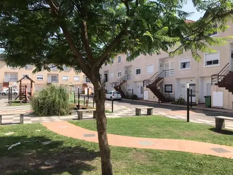 Ph. tipo casa, a 5 min d Av Gral Paz. Italia entre Av Fleming y Canese.