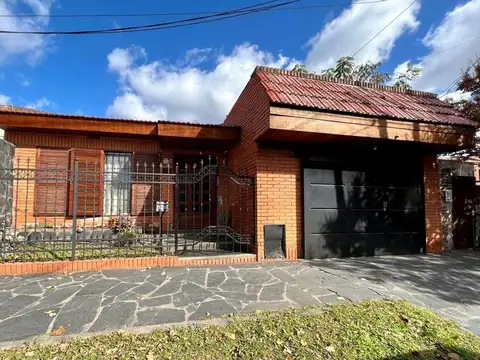 Casa 4 amb en venta - Palomar - Pileta y cochera