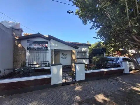 PRECIO REBAJADO   462 M2 EN LOTE DE TERRENO -  CORAZÓN DE BARRIO CENTRO - "A REFACCIONAR"