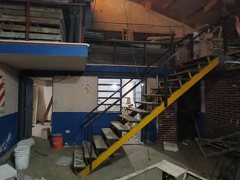 Venta Galpón con elevador