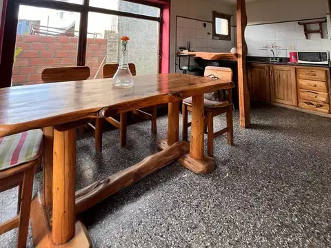 Casa 8 ambientes con 2 baños