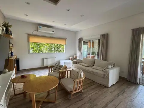 Venta muy linda casa BCdo Las Camelias