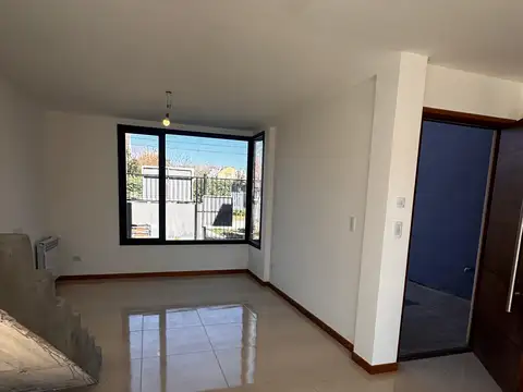 VENTA DUPLEX A ESTRENAR 3 AMBIENTES. RETASADO 