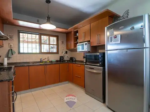 Casa 12 ambientes con 3 baños