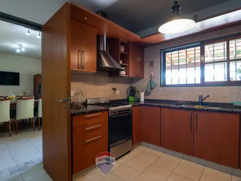 Casa en Venta con 2 cocheras