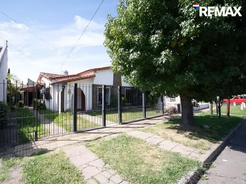CASA 4 AMB CON JARDIN, QUINCHO Y PILETA- CASTELAR