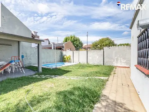 CASA 4 AMB CON JARDIN, QUINCHO Y PILETA- CASTELAR