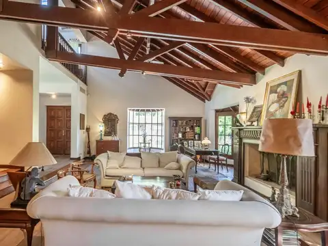 Casa 8 ambientes Golf Club Argentino