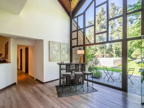 Casa en Venta con 3 cocheras