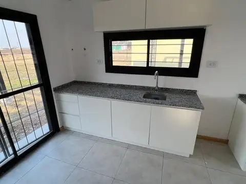 Casa 3 ambientes con 1 baño