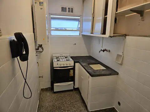 DOS AMBIENTES LUMINOSOS, BAÑO COMPLETO, COCINA SEPARADA