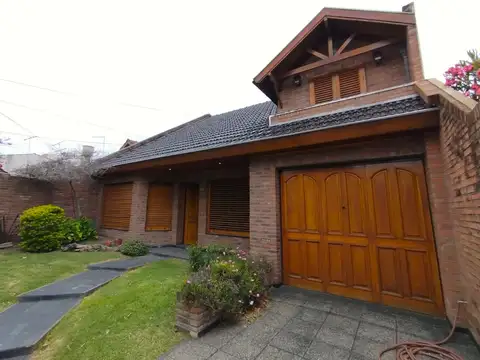 Casa 6 ambientes con 2 baños