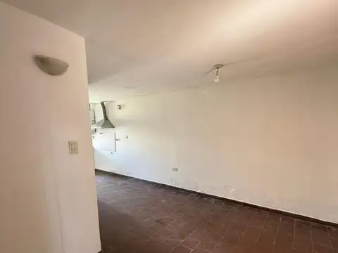 Casa 2 ambientes con 1 baño