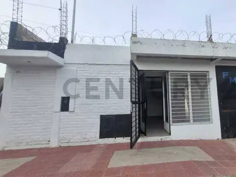 Century21lopez vende Salon Comercial con Galpon en Godoy Cruz